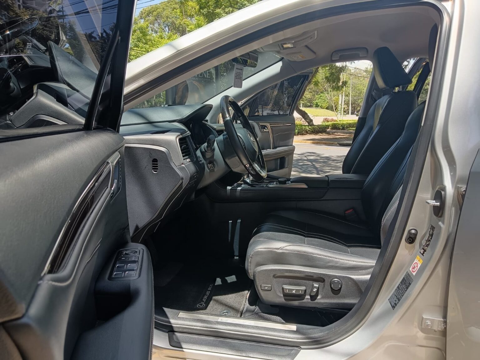 Lexus-RX350L-2019-113JNF (14)