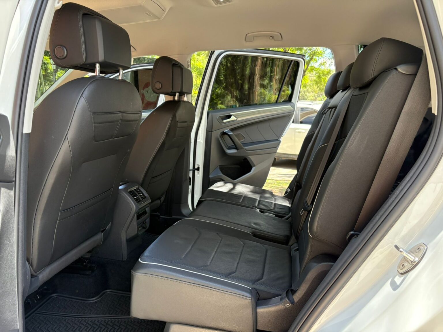 Volkswagen-Tiguan-2023-212KLN (10)