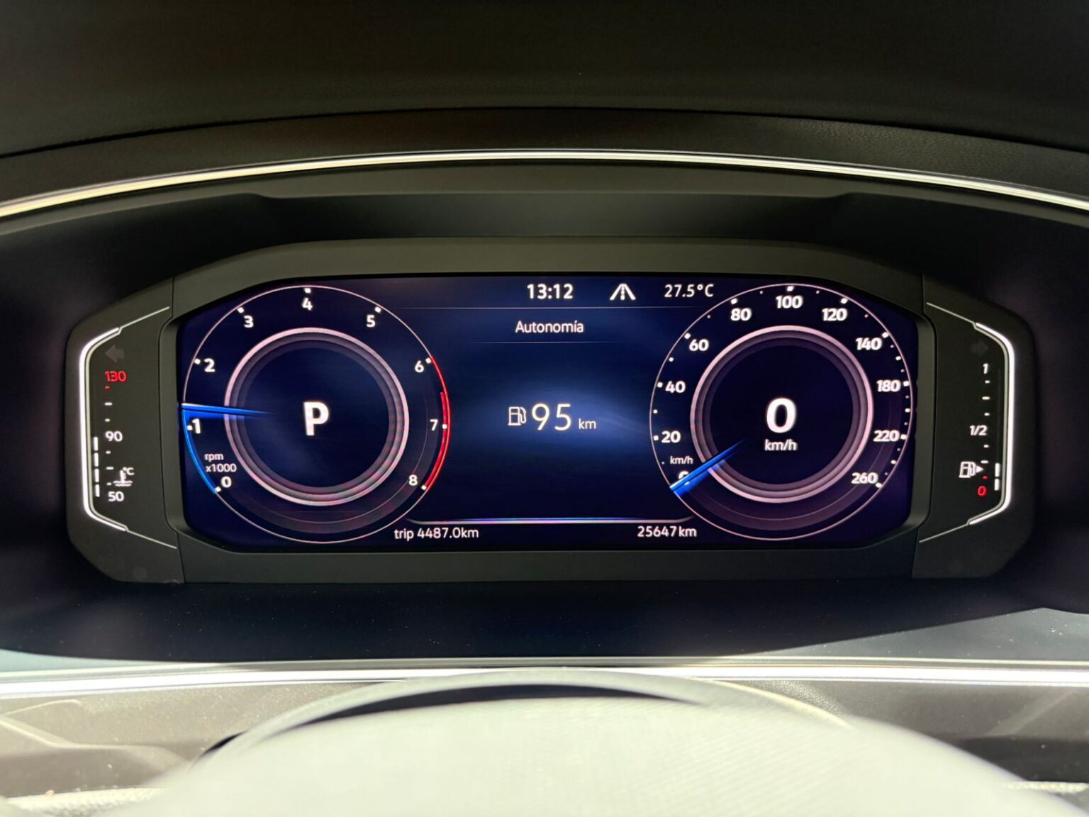 Volkswagen-Tiguan-2023-212KLN (14)