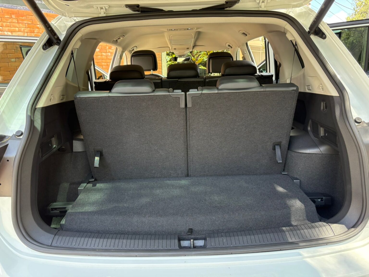 Volkswagen-Tiguan-2023-212KLN (16)