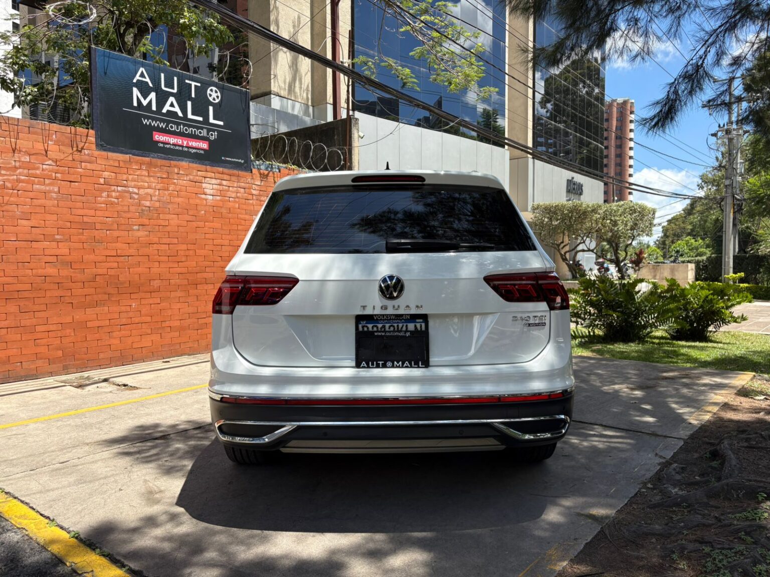 Volkswagen-Tiguan-2023-212KLN (6)