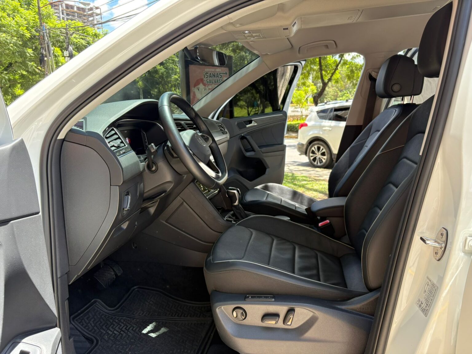 Volkswagen-Tiguan-2023-212KLN (9)