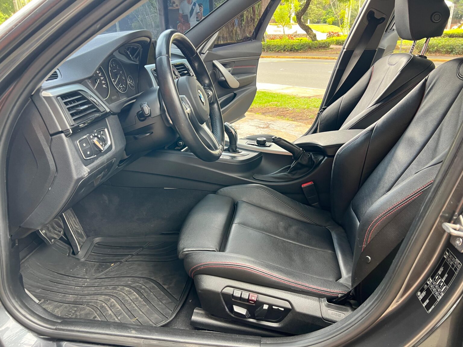 BMW-335i-2014-432FLV (8)