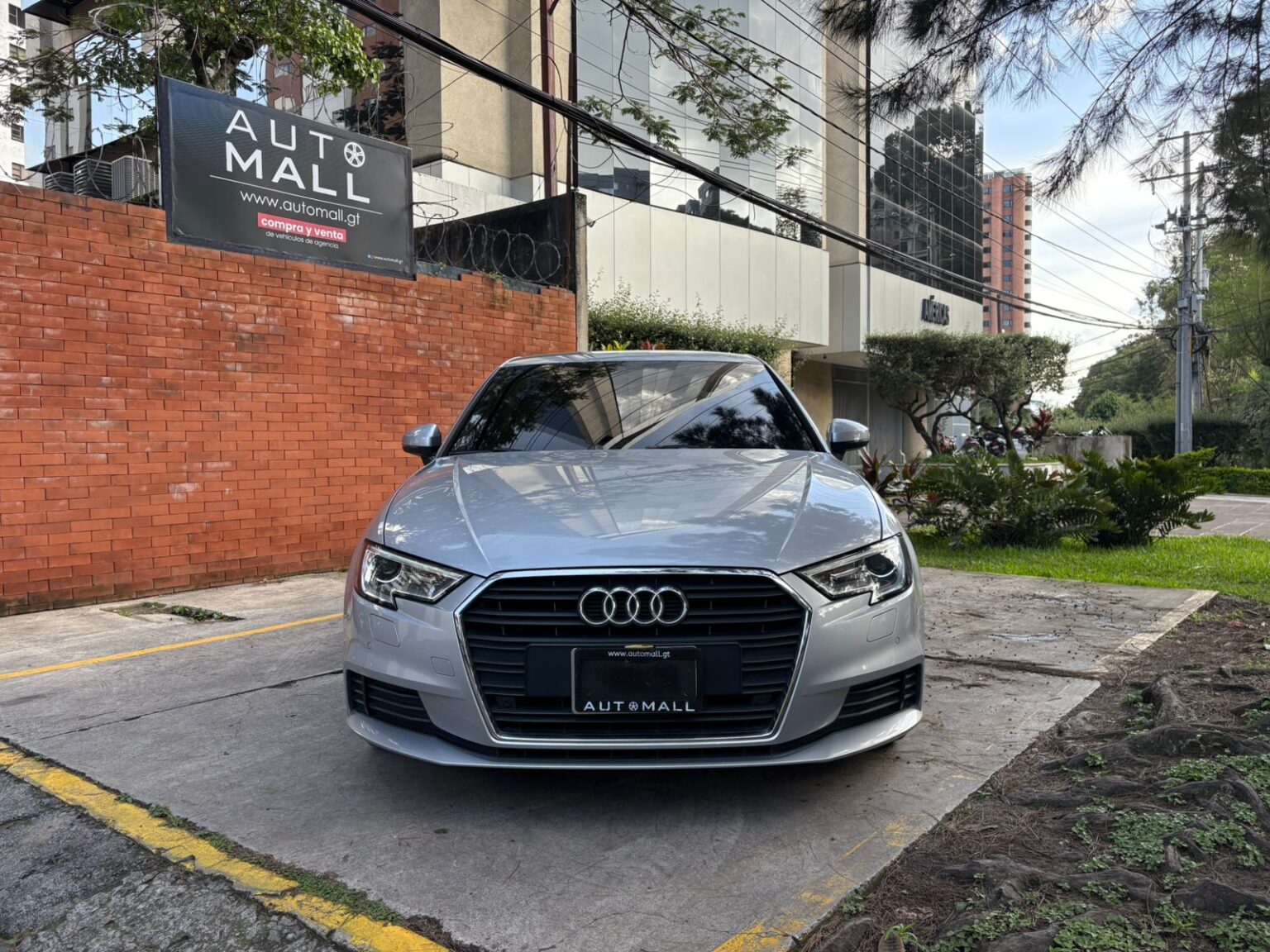 Audi-A3-2019-739KRG (1)