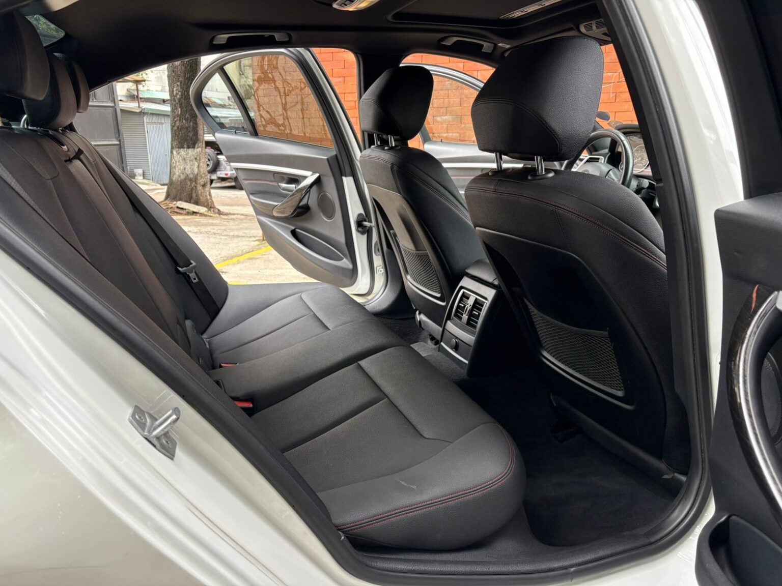 BMW-330i-2017-108LJS (11)