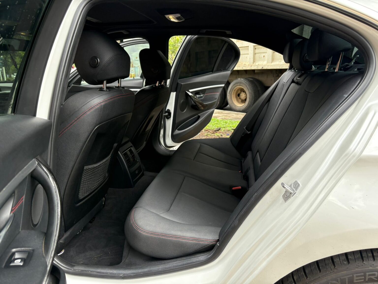 BMW-330i-2017-108LJS (15)