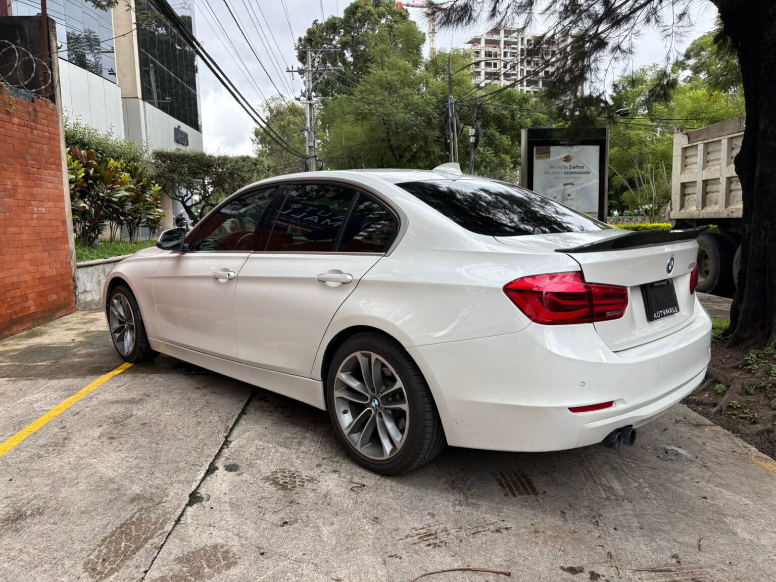 BMW-330i-2017-108LJS (9)