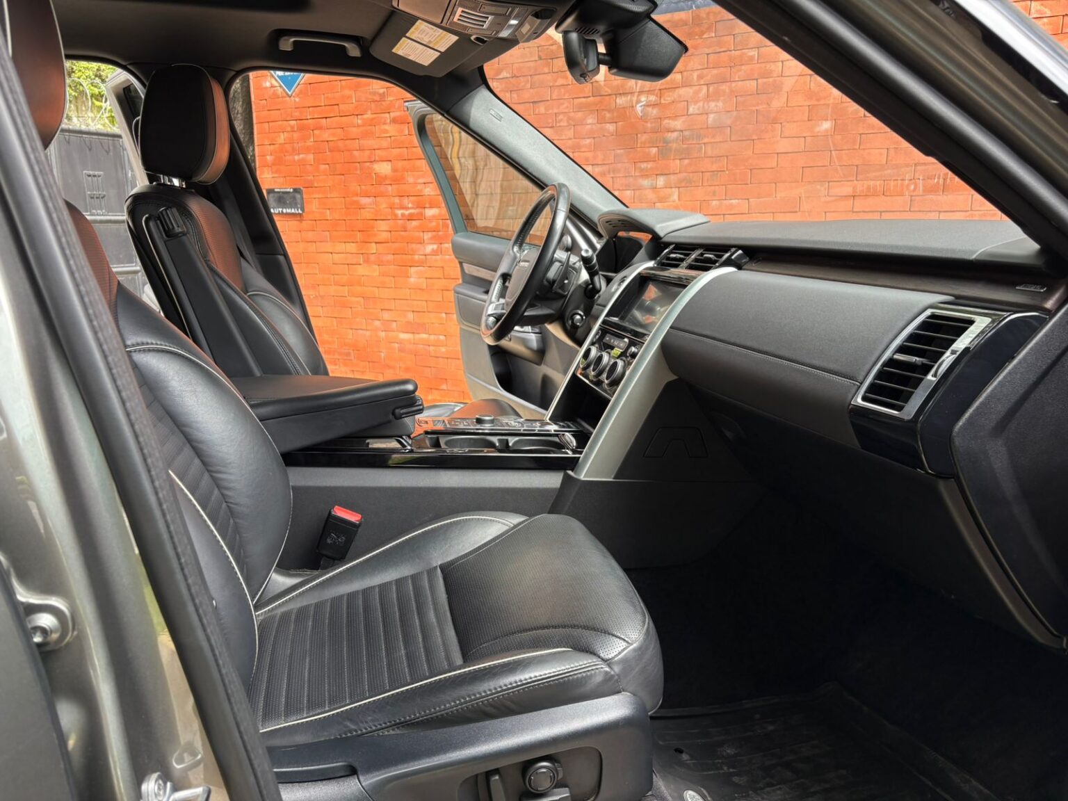 Land-Rover-Discovery-HSE-2020-104LDC (10)