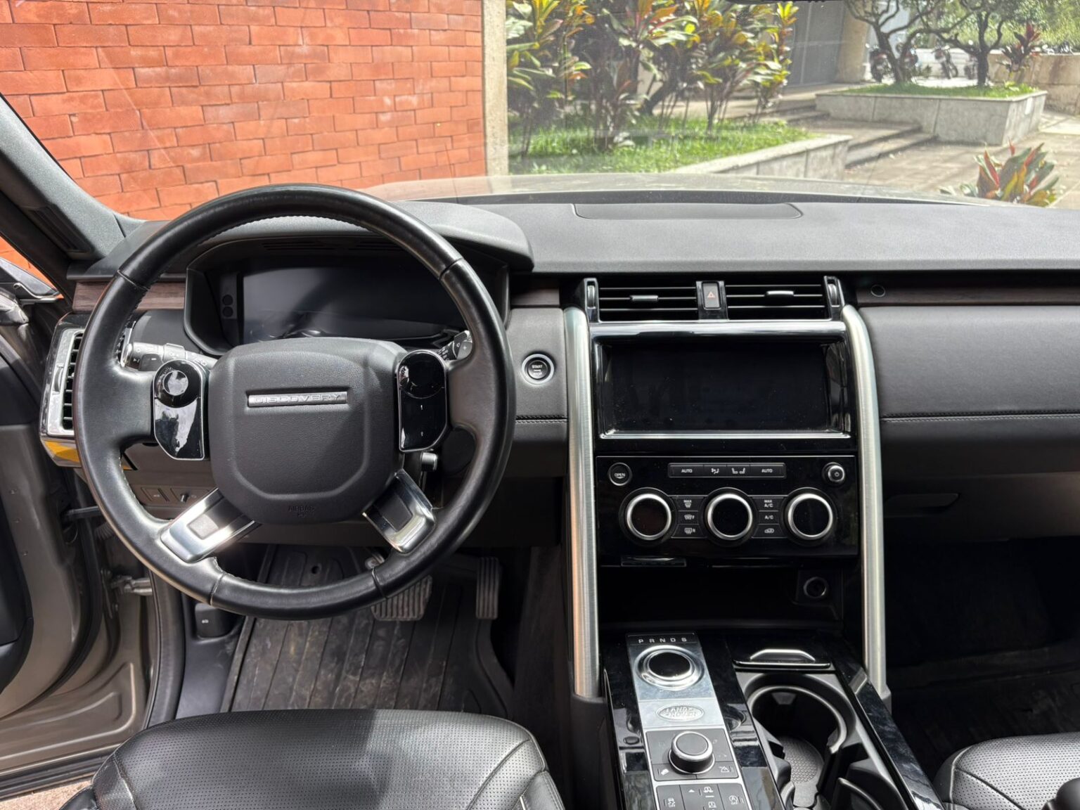 Land-Rover-Discovery-HSE-2020-104LDC (13)