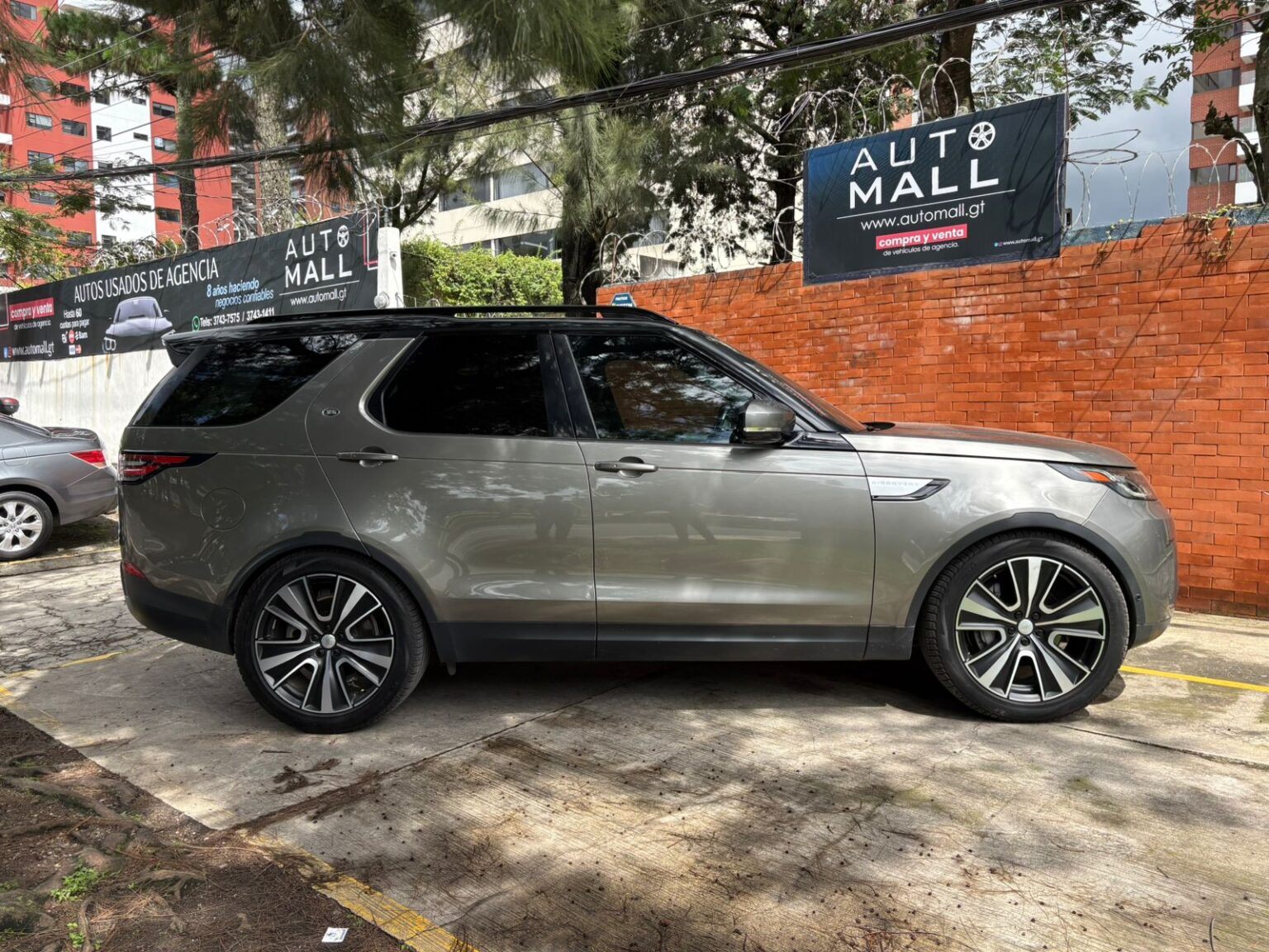 Land-Rover-Discovery-HSE-2020-104LDC (3)