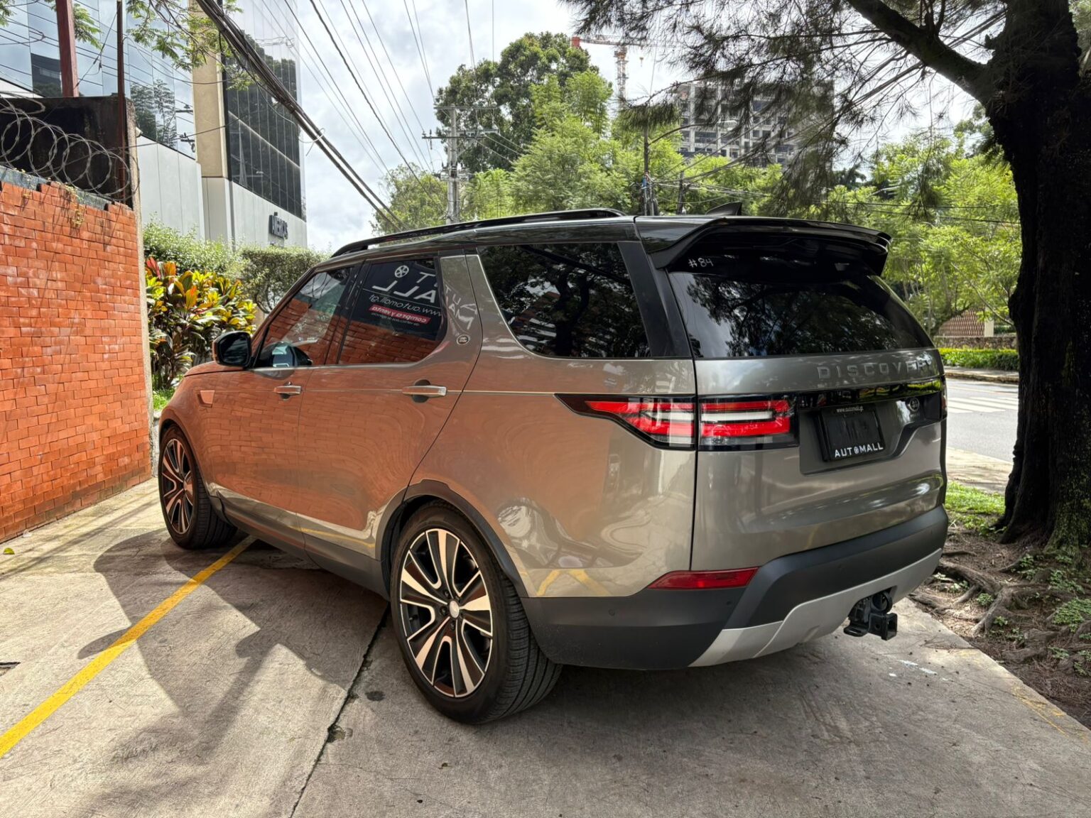 Land-Rover-Discovery-HSE-2020-104LDC (6)