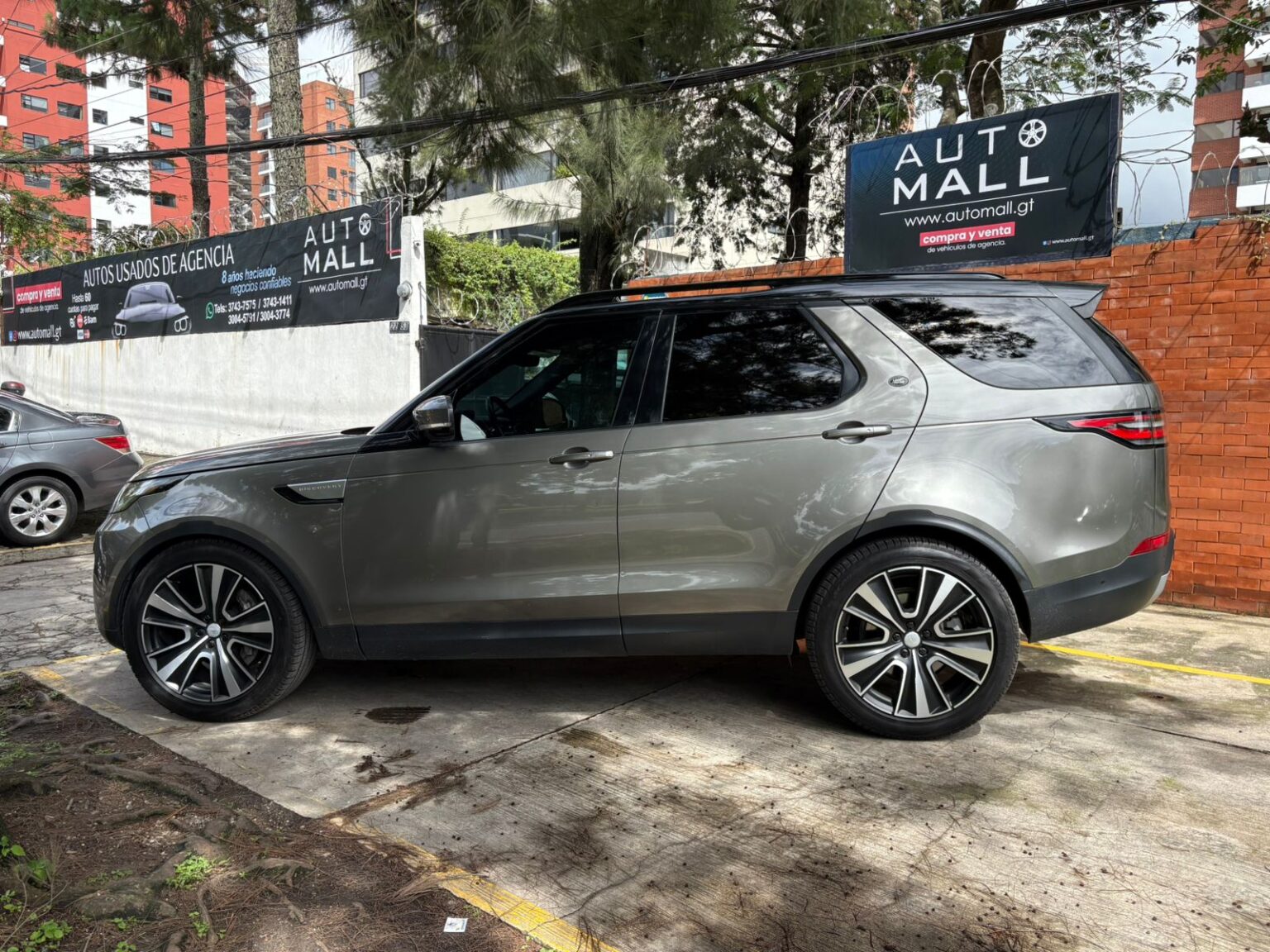 Land-Rover-Discovery-HSE-2020-104LDC (7)