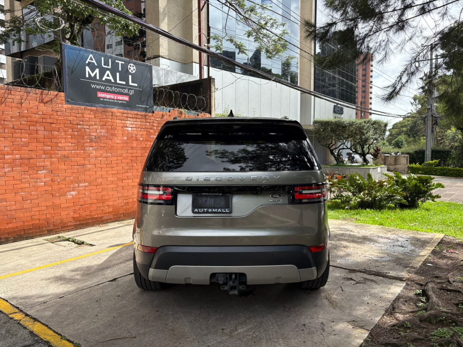 Land-Rover-Discovery-HSE-2020-104LDC (8)