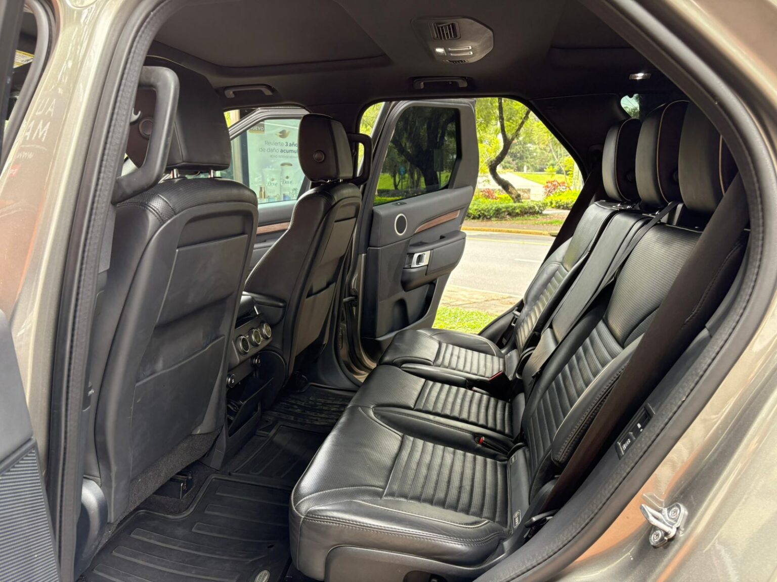 Land-Rover-Discovery-HSE-2020-104LDC (9)