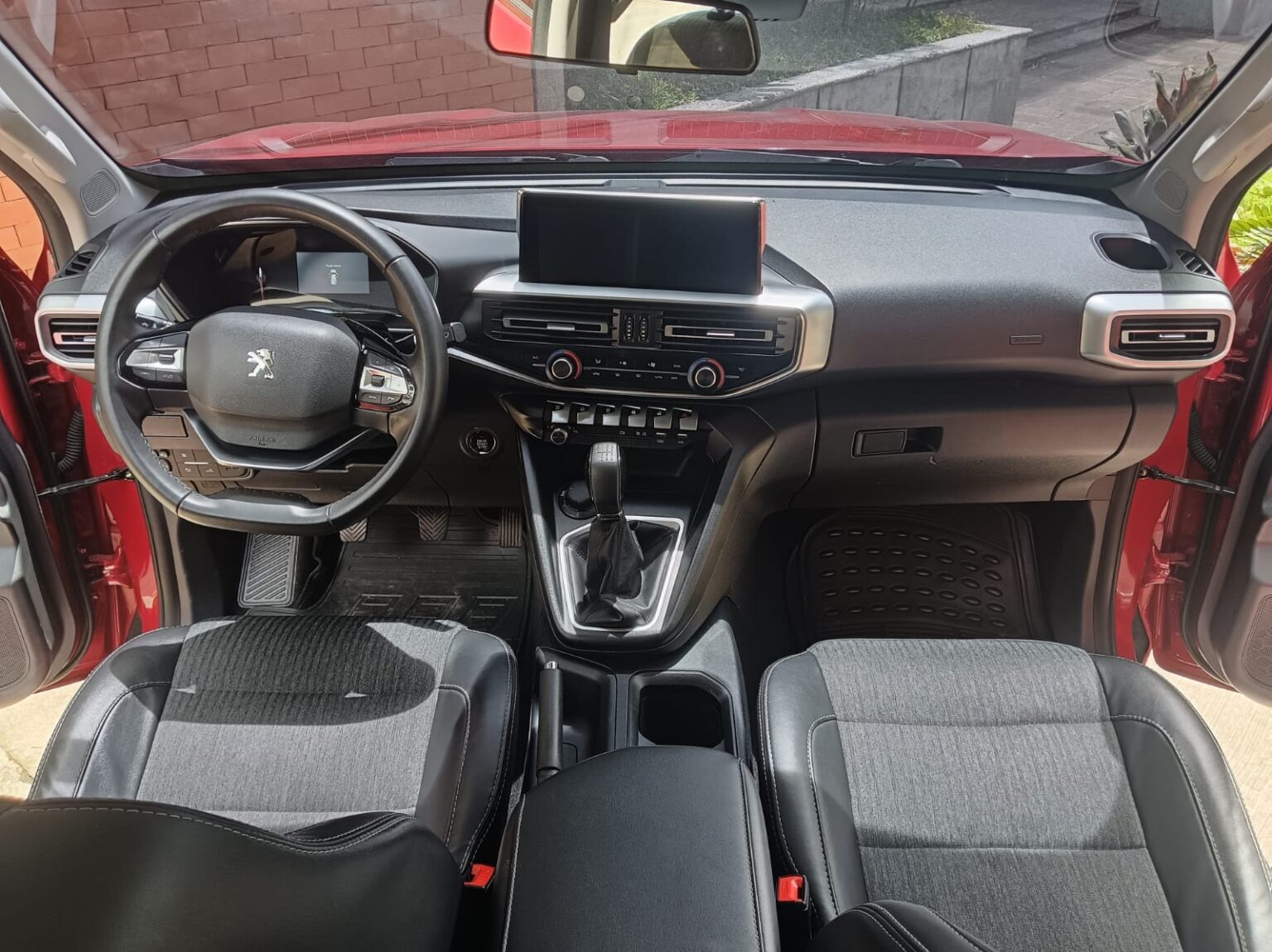 Peugeot-Landtrek-MT-676KNJ (10)