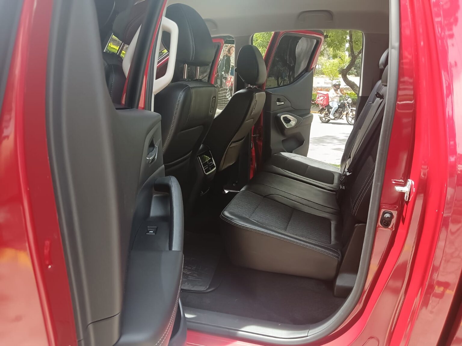 Peugeot-Landtrek-MT-676KNJ (13)