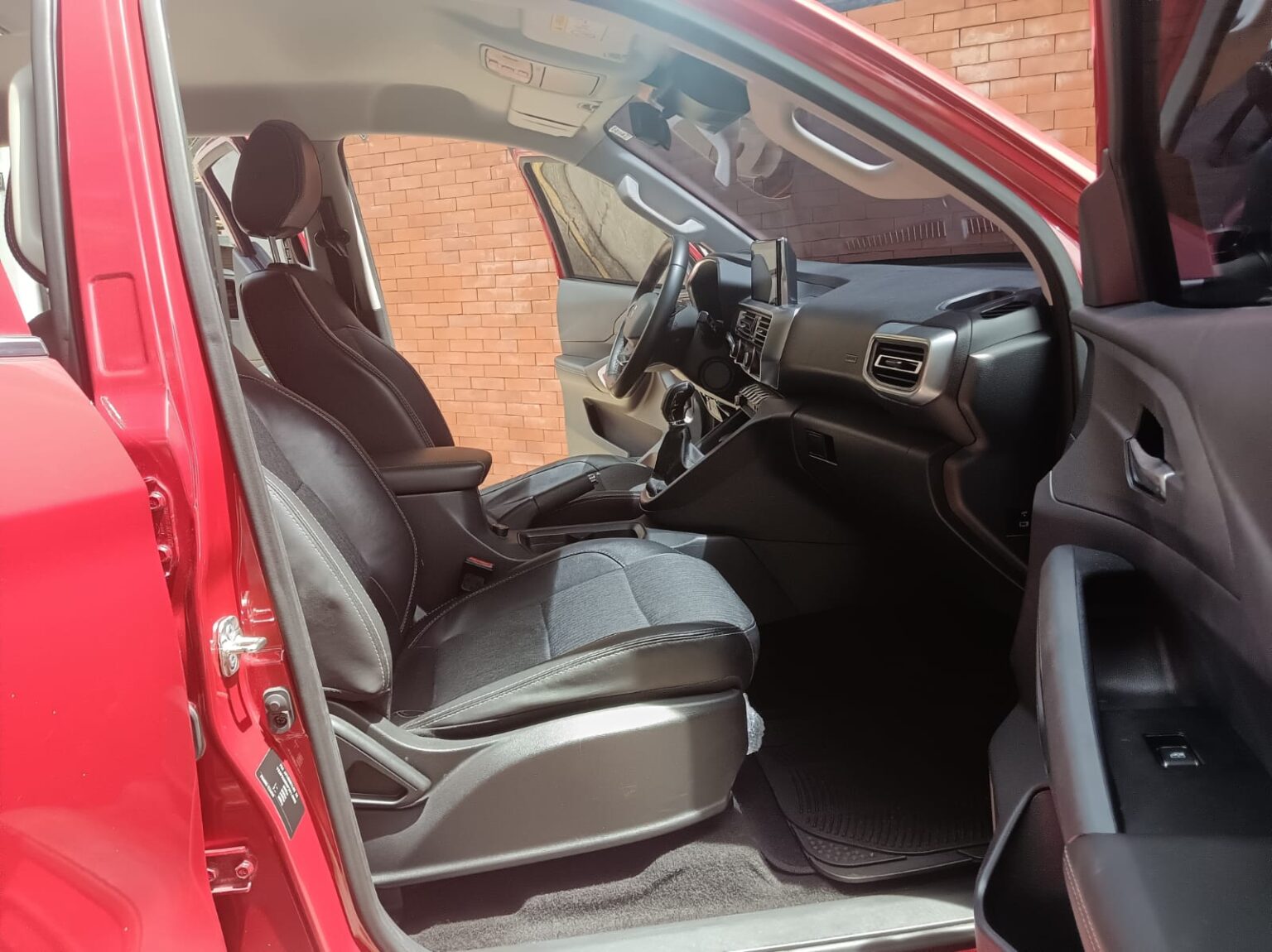 Peugeot-Landtrek-MT-676KNJ (16)