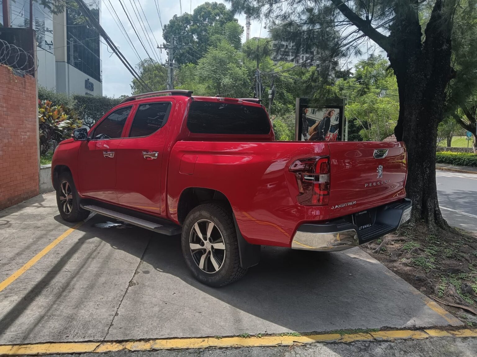 Peugeot-Landtrek-MT-676KNJ (18)