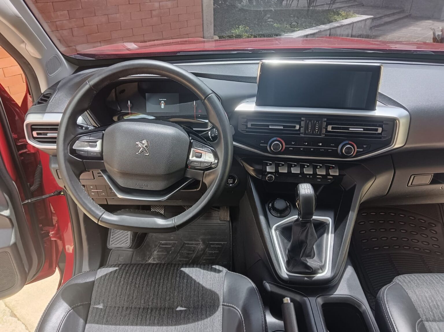 Peugeot-Landtrek-MT-676KNJ (9)