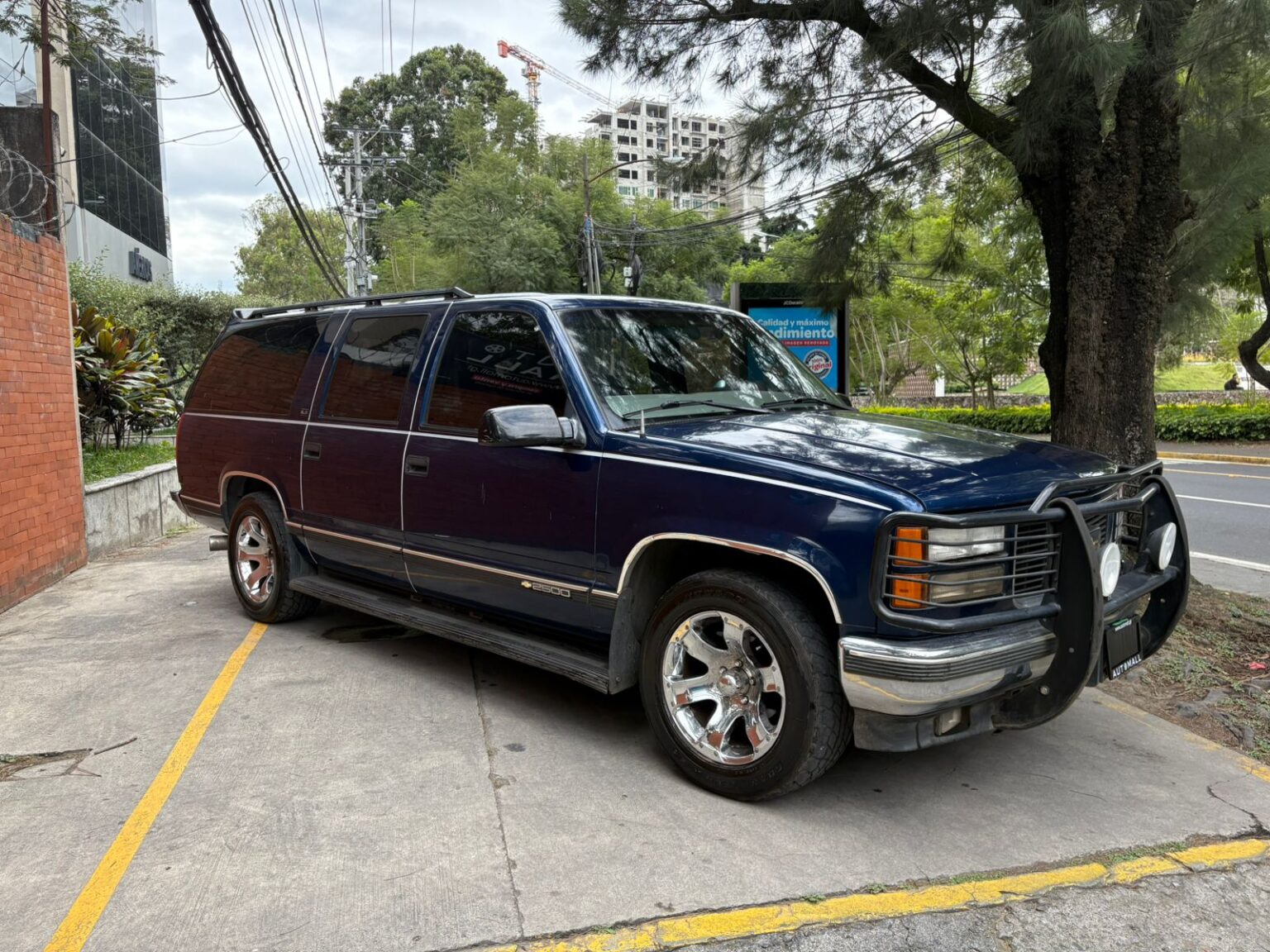Chevrolet-Suburban-1997-036CLC (1)