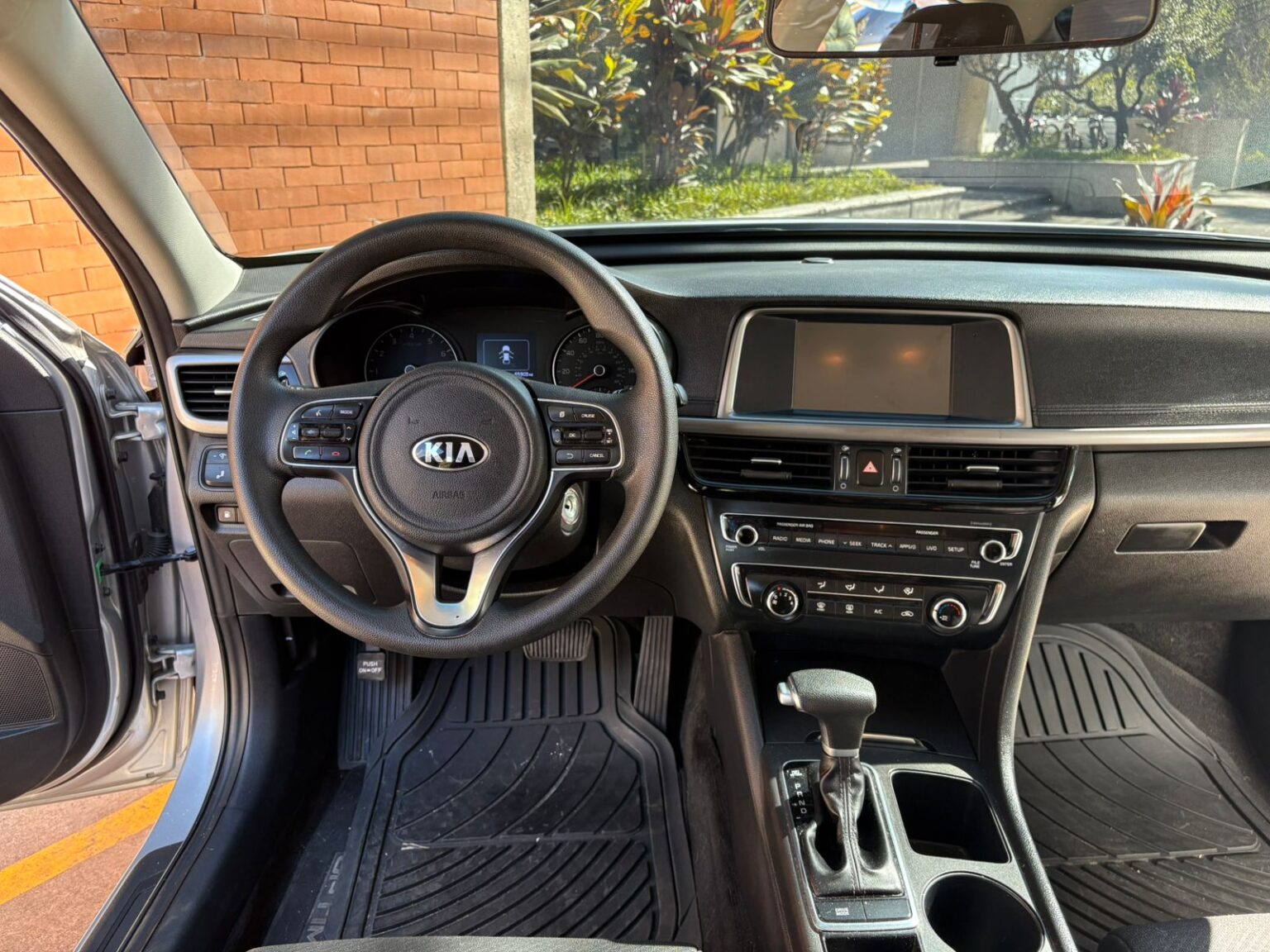 Kia-Optima-LX-2018-778JCT (13)