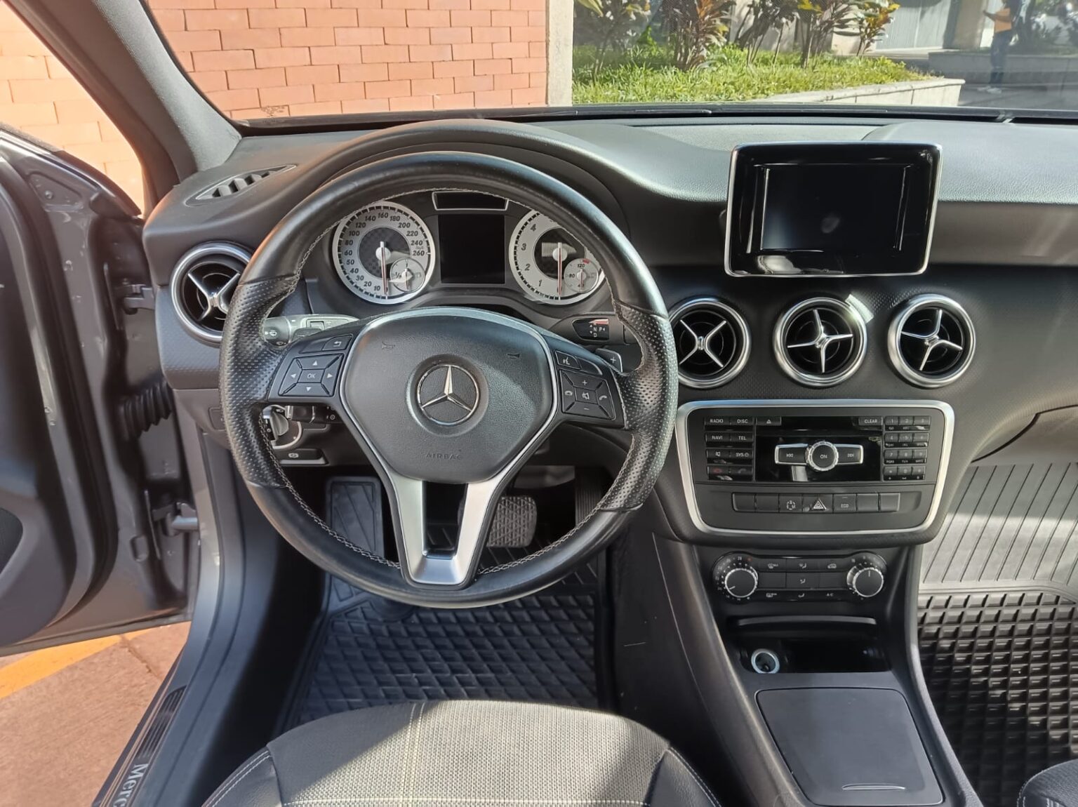Mercedes-Benz-A200-2014-361FRB (11)