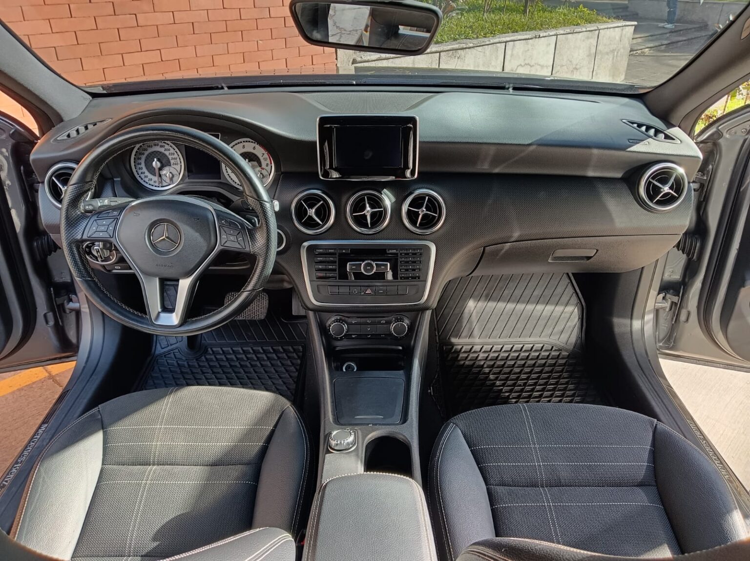 Mercedes-Benz-A200-2014-361FRB (9)