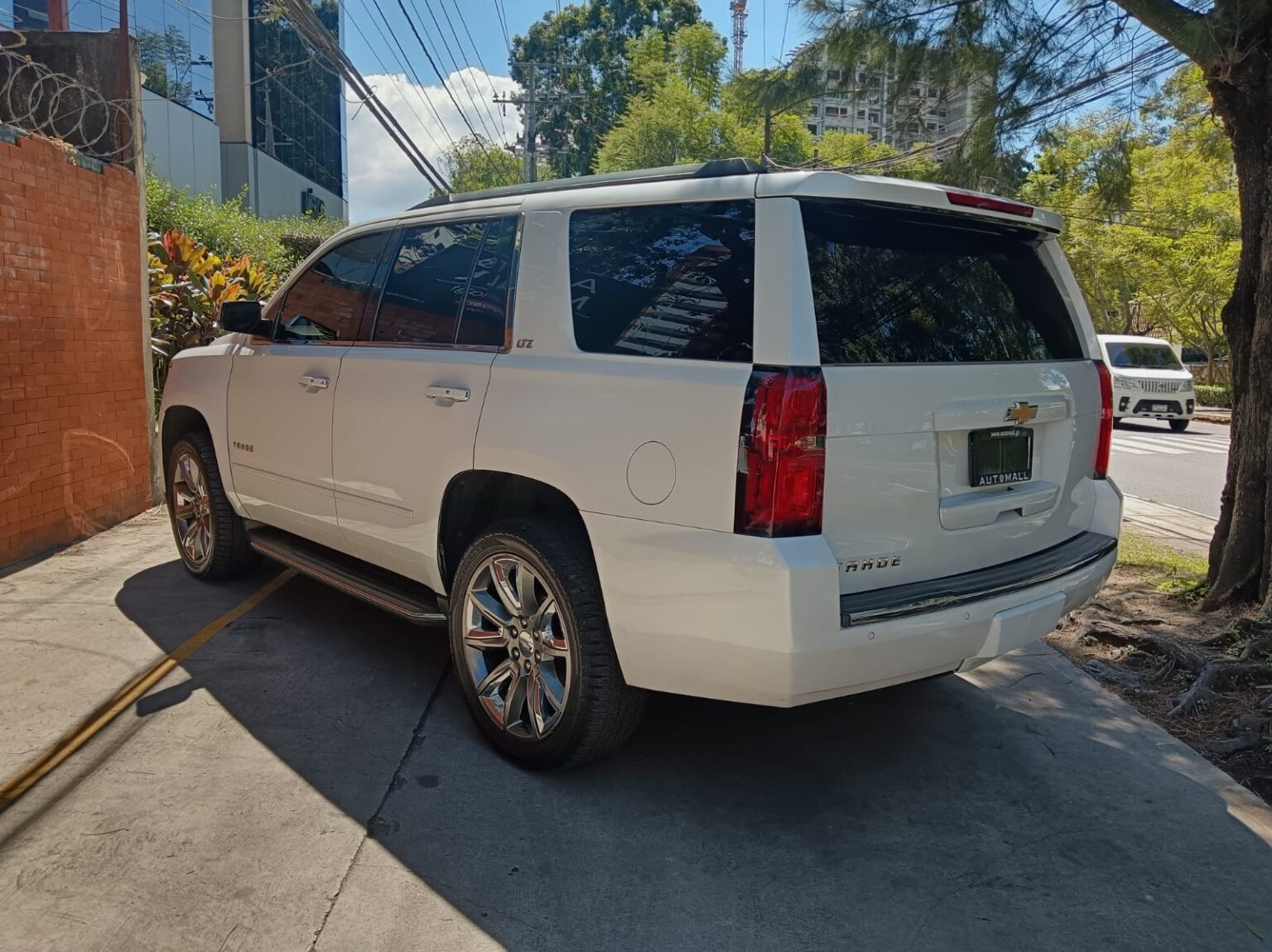 Chevrolet-Tahoe-LTZ-2016-846JZH (4)