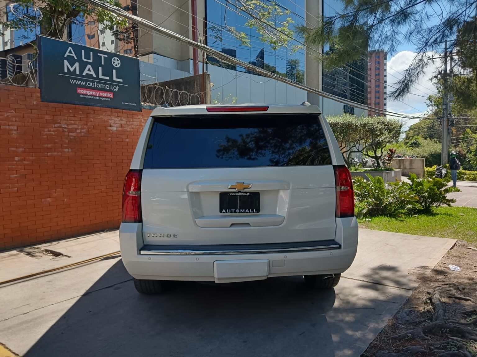 Chevrolet-Tahoe-LTZ-2016-846JZH (5)