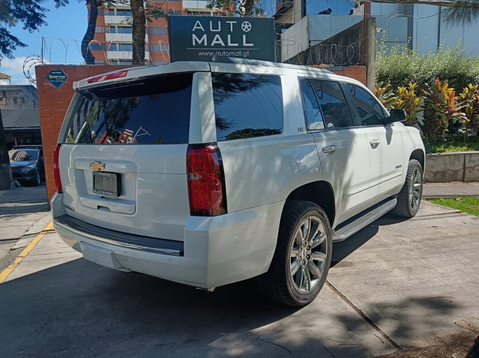 Chevrolet-Tahoe-LTZ-2016-846JZH (9)