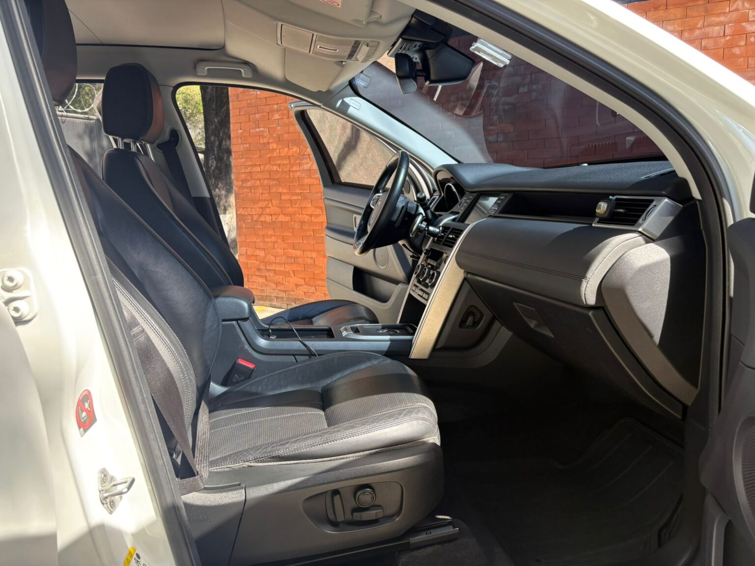 Land-Rover-Discovery-Sport-2017-677GTH (10)