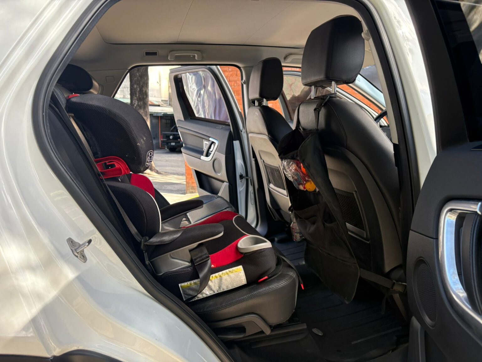 Land-Rover-Discovery-Sport-2017-677GTH (11)