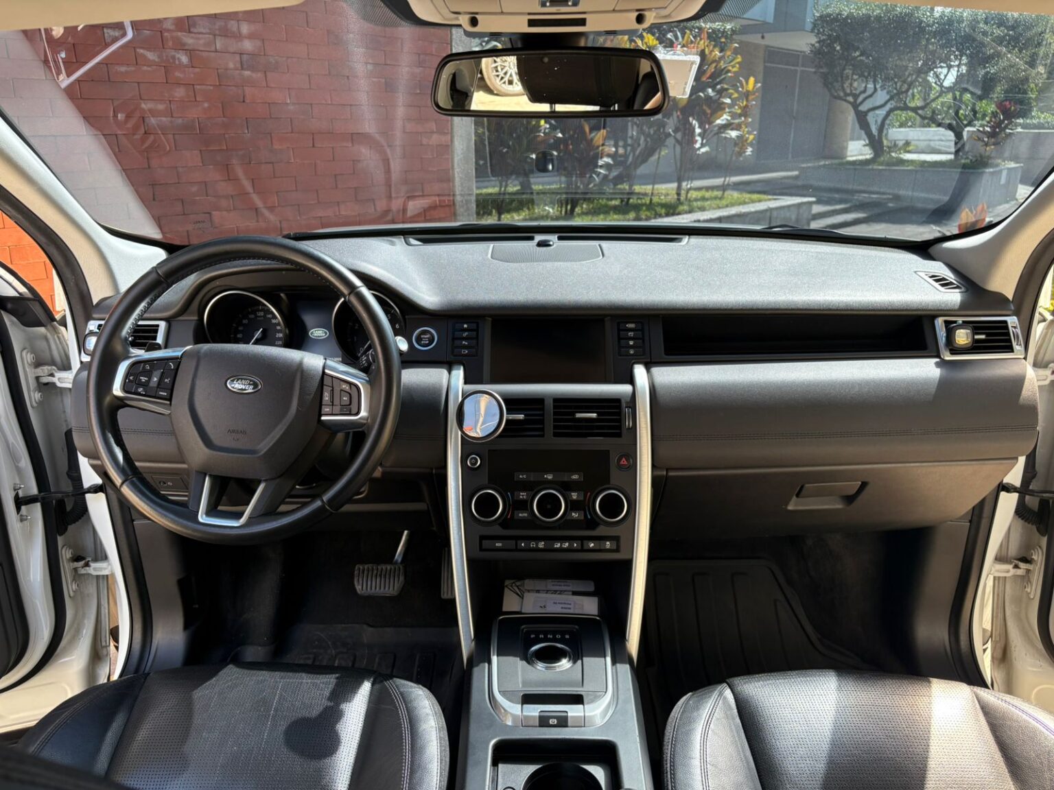 Land-Rover-Discovery-Sport-2017-677GTH (12)