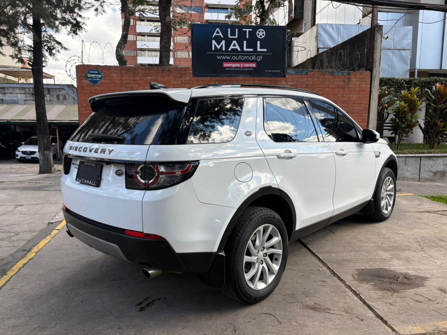 Land-Rover-Discovery-Sport-2017-677GTH (4)