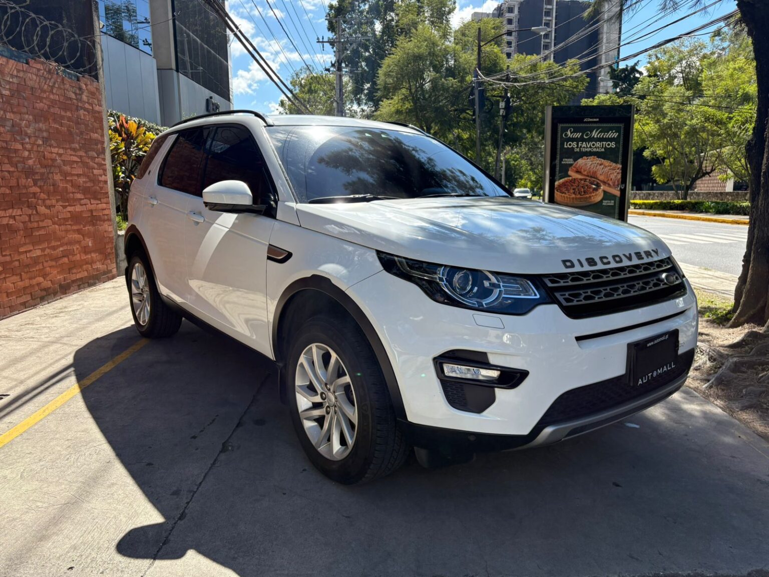 Land-Rover-Discovery-Sport-2017-677GTH (6)