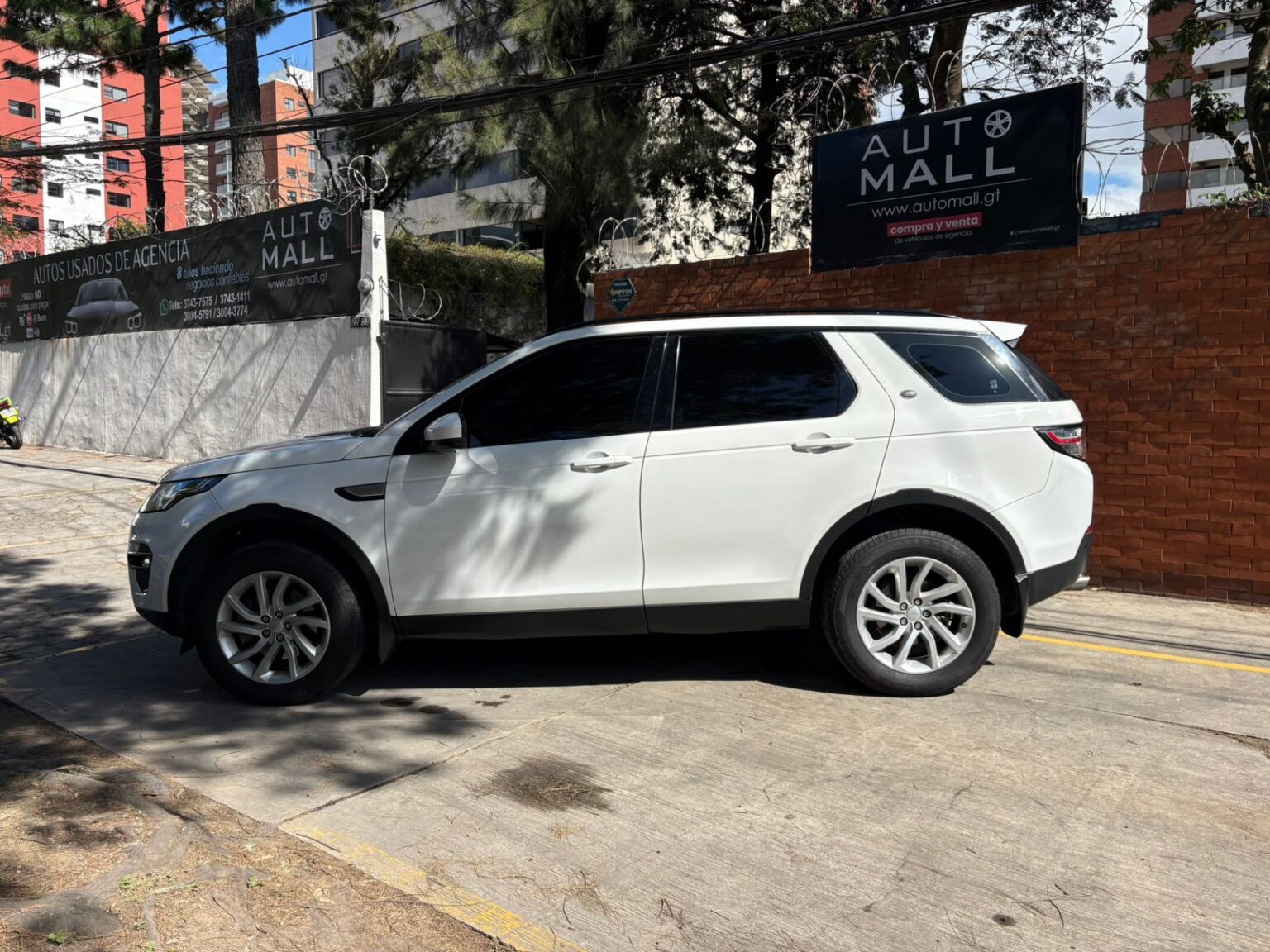 Land-Rover-Discovery-Sport-2017-677GTH (7)