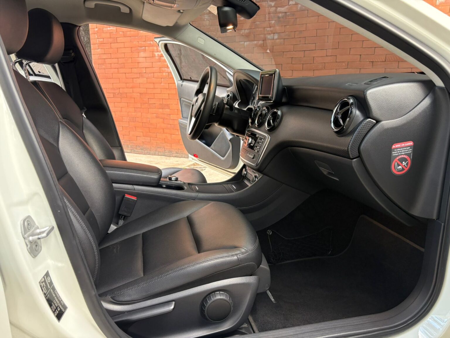 Mercedes-Benz-A200-2014-443FPV (10)