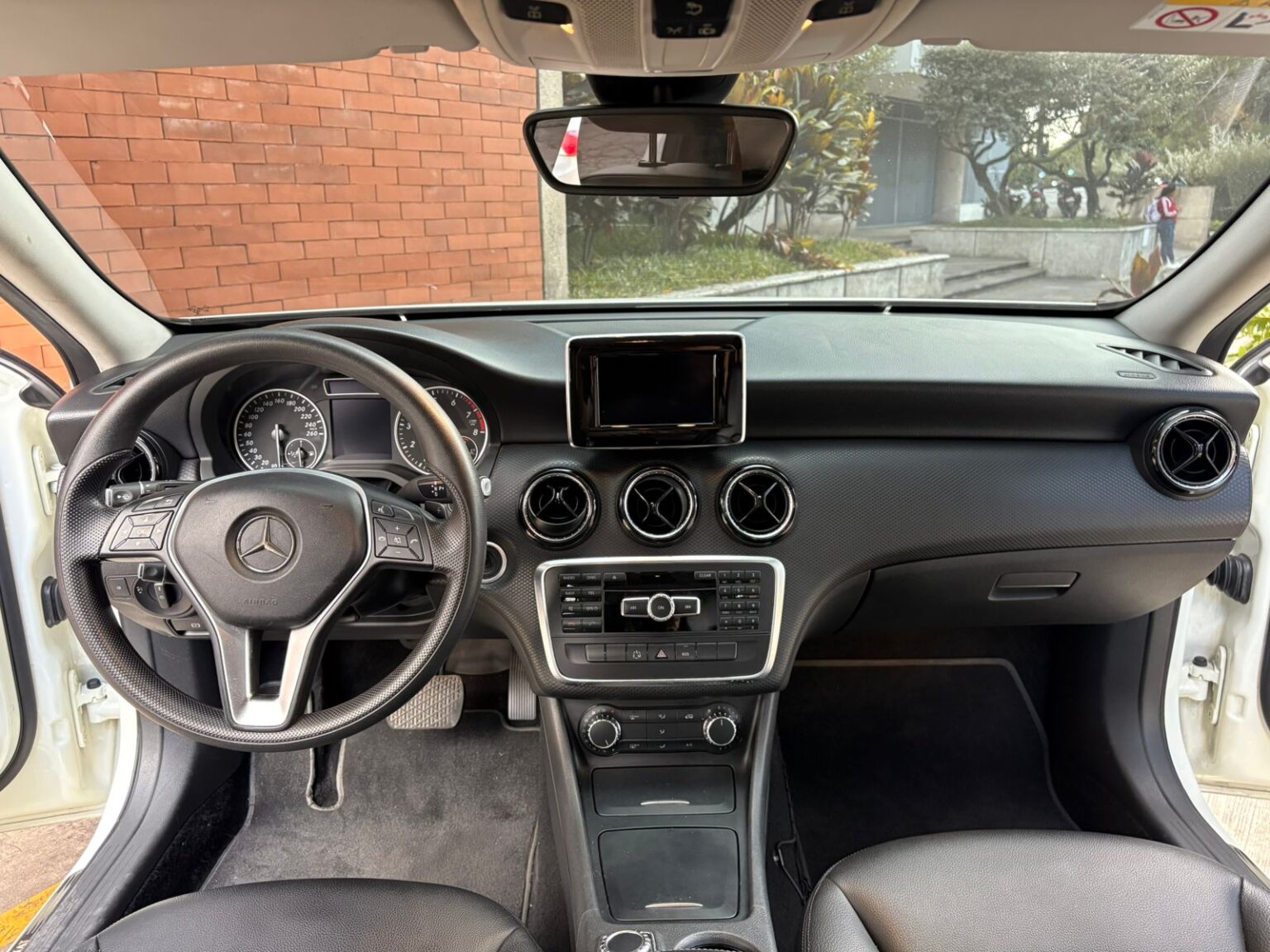 Mercedes-Benz-A200-2014-443FPV (12)