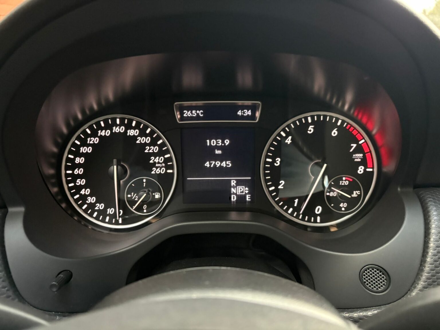 Mercedes-Benz-A200-2014-443FPV (13)