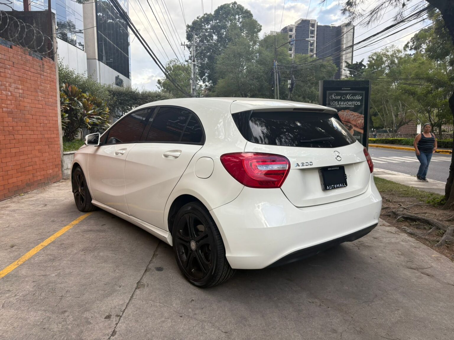 Mercedes-Benz-A200-2014-443FPV (6)