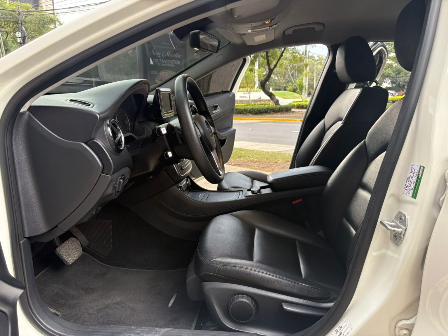 Mercedes-Benz-A200-2014-443FPV (8)