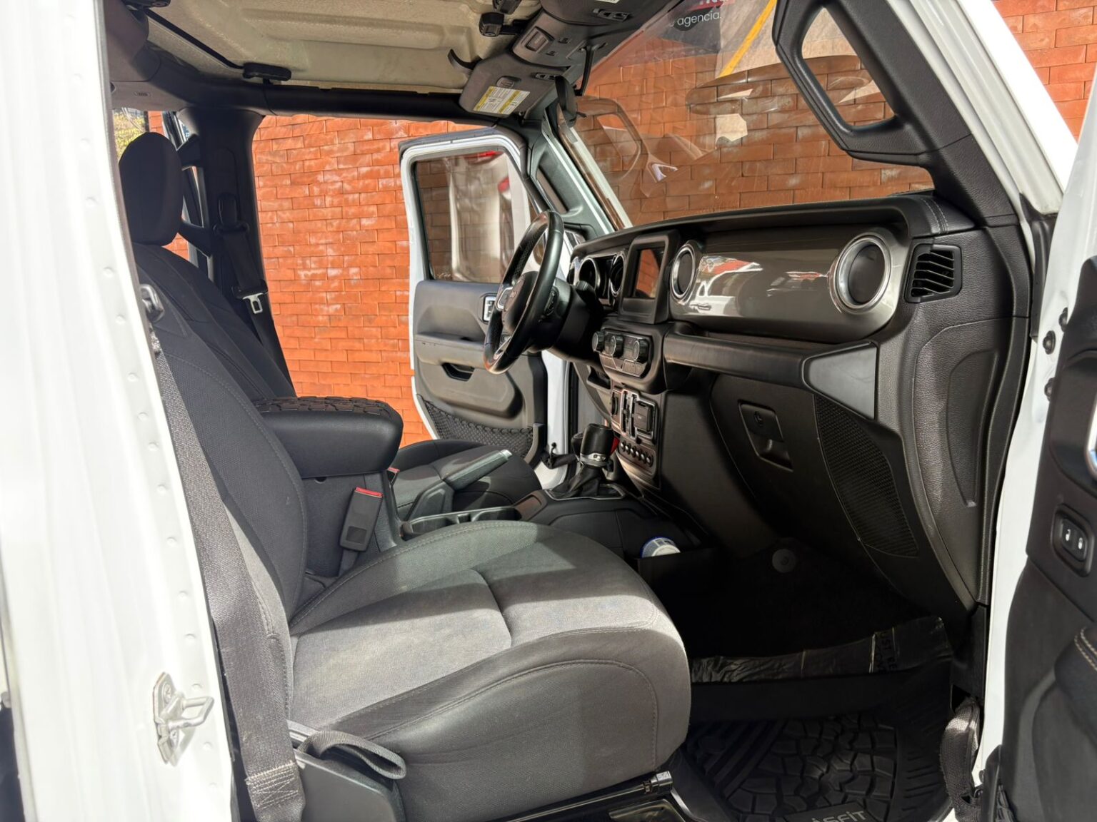 Jeep-Wrangler-Sahara-2019-764HRV (10)