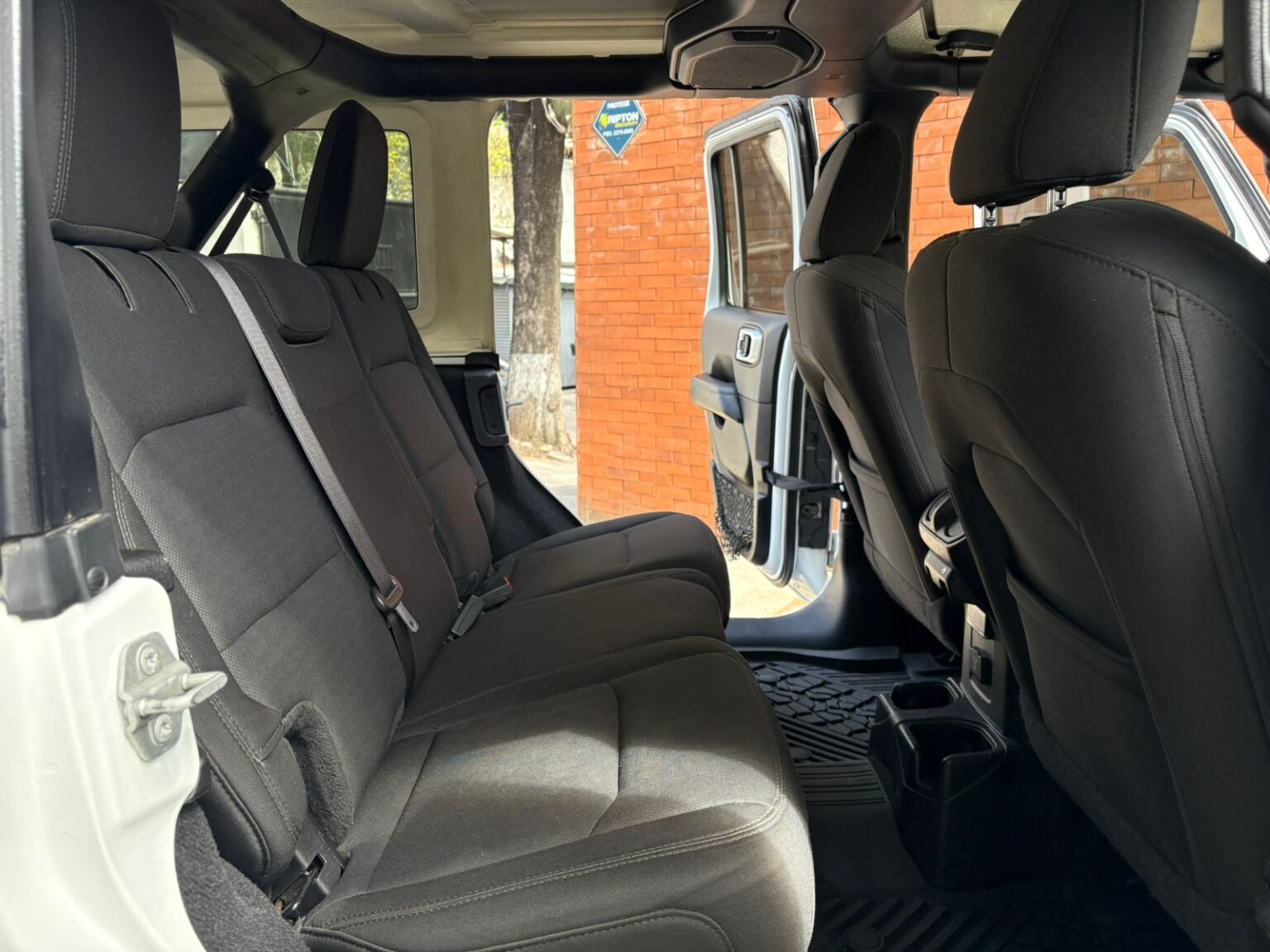 Jeep-Wrangler-Sahara-2019-764HRV (11)