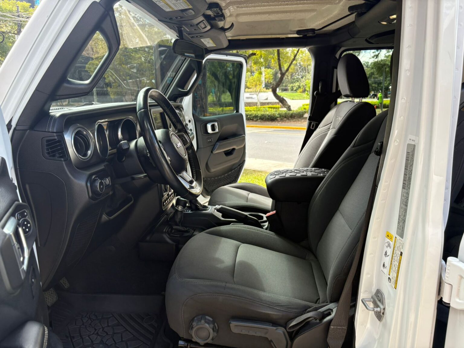 Jeep-Wrangler-Sahara-2019-764HRV (8)