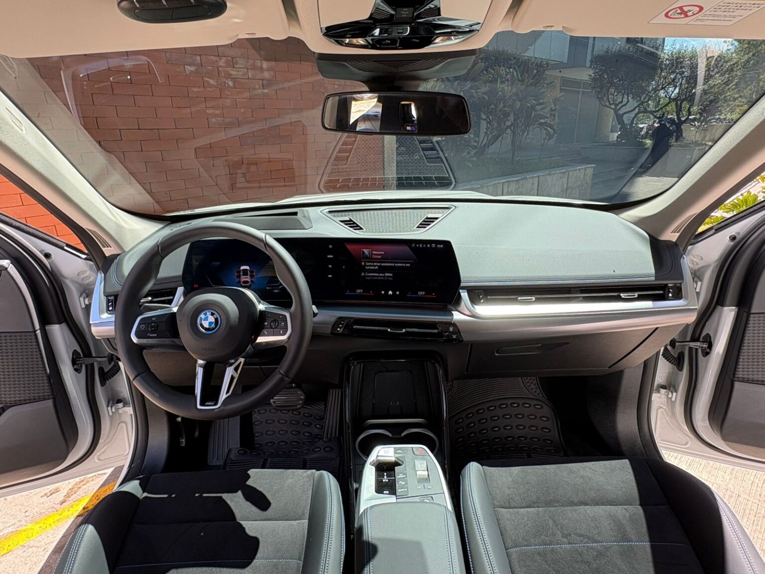 BMW-iX1-2025-861LGY (16)