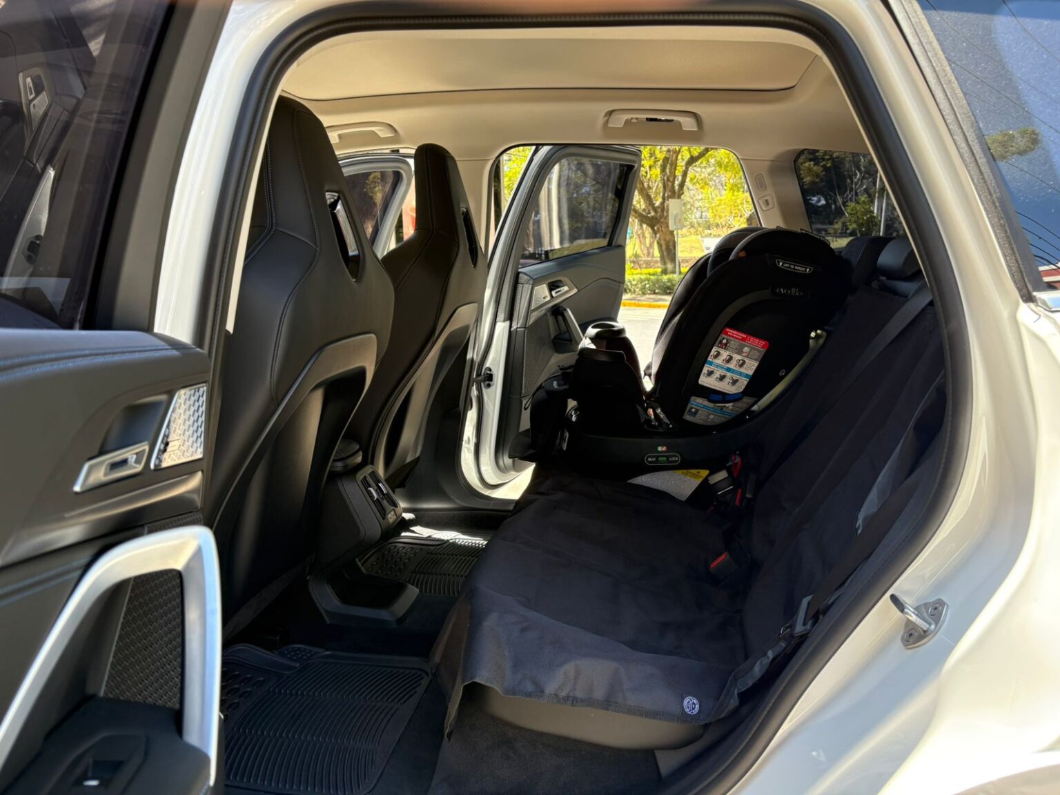 BMW-iX1-2025-861LGY (9)