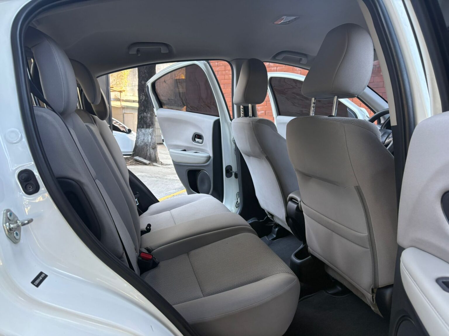 Honda-HRV-LX-2018-683JQR (11)