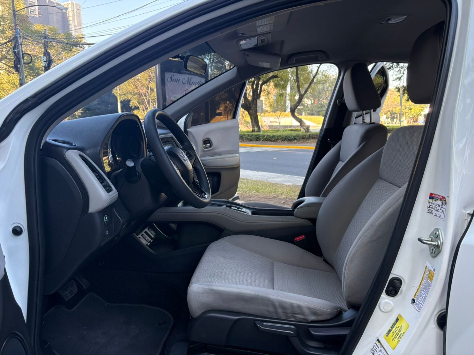 Honda-HRV-LX-2018-683JQR (12)