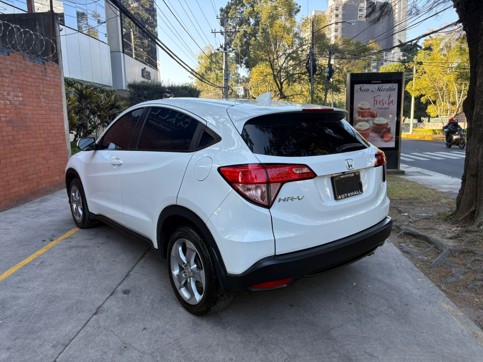 Honda-HRV-LX-2018-683JQR (6)