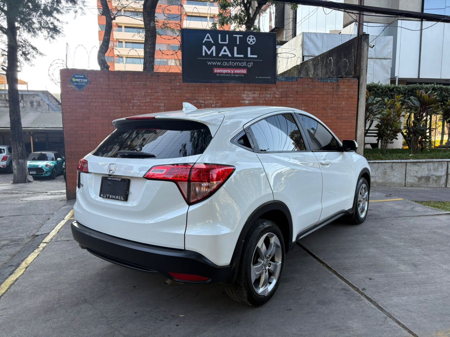 Honda-HRV-LX-2018-683JQR (8)
